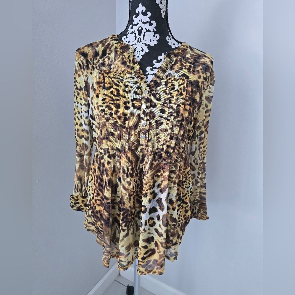 Leopard Print Women's Top Size L r